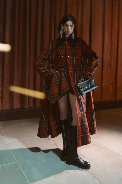 Look 16